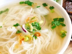 A simple bowl of noodles and veggies